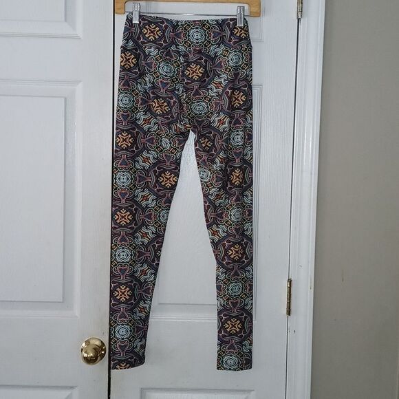 Lularoe blue celtic knot buttery soft leggings Sz One Size - Picture 5 of 6